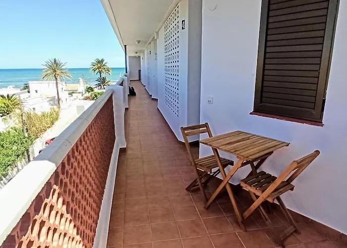 Primera Linea De Playa. Apartment Dénia